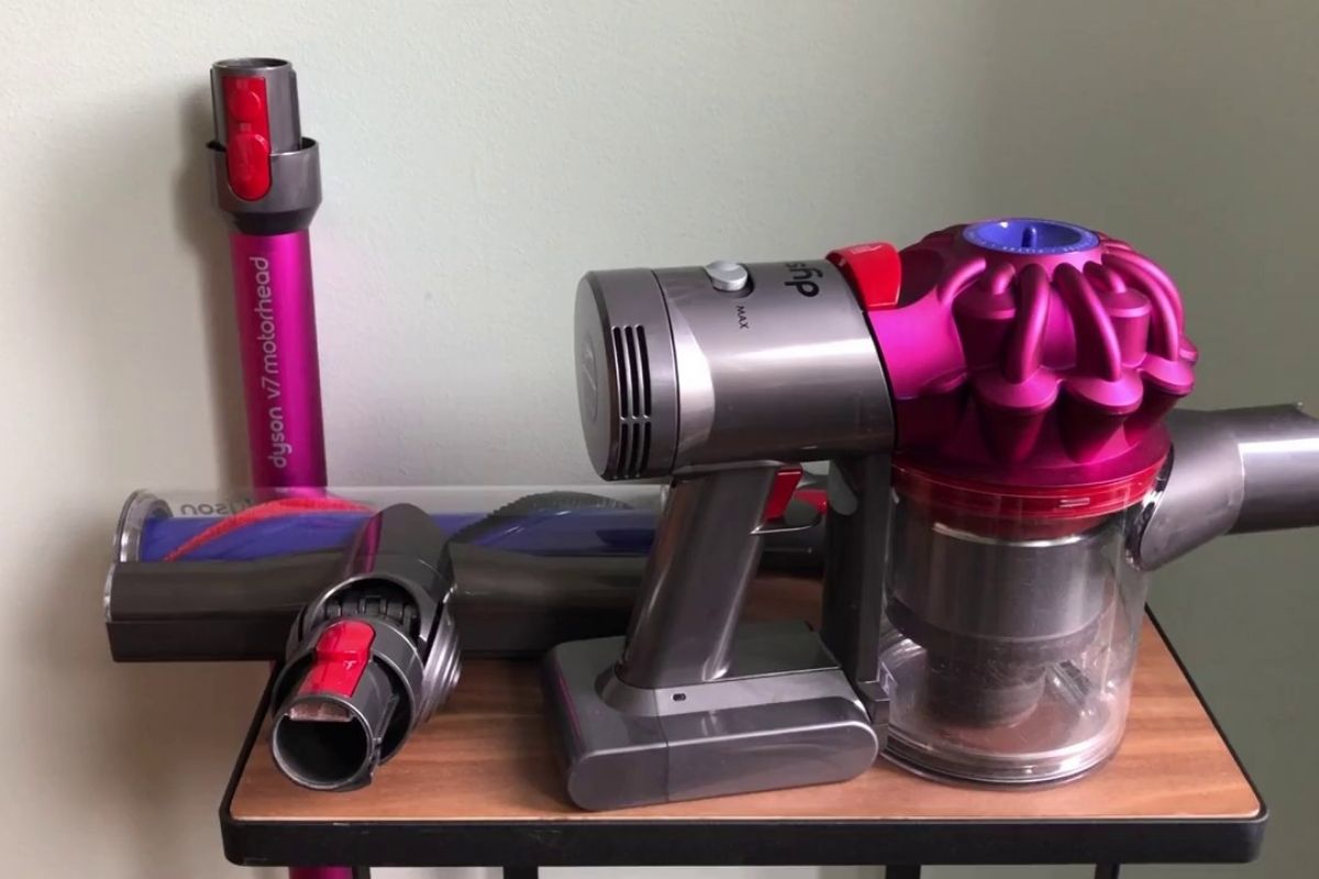 how to clean dyson v7